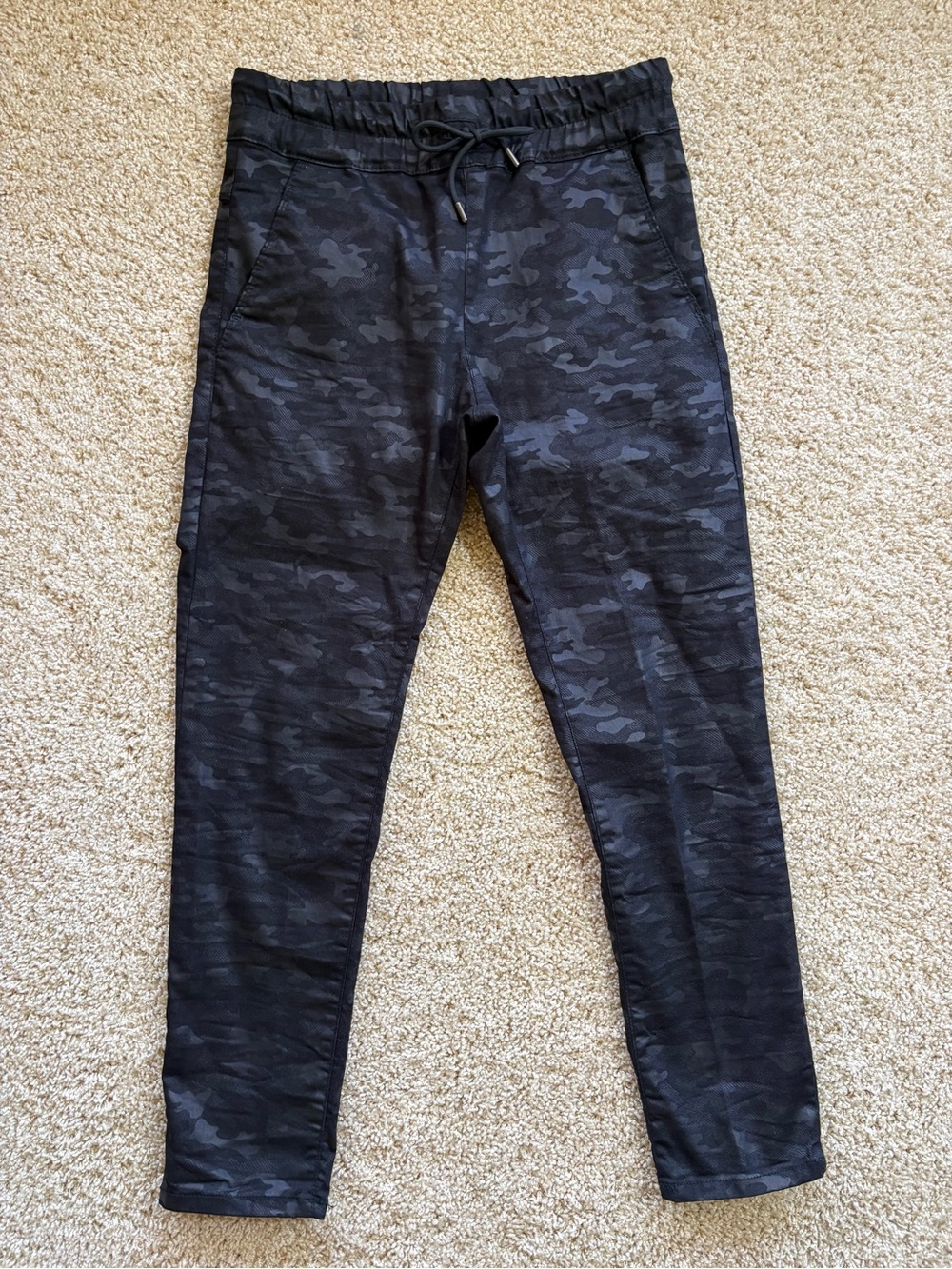 Bevy Flog Black Camo Drawstring Pants - Size 28 (US 6)